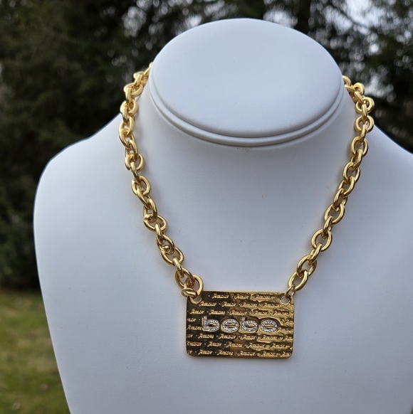 Bebe Gold Tone Chain Necklace Amour Plate Necklace NWT - Picture 6 of 16
